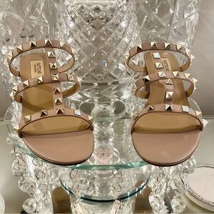 GOLD STUD NUDE SANDALS